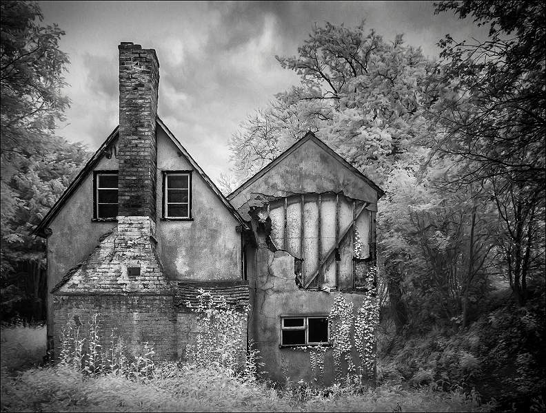 Twin Gabled Cottage_Open_Roy Essery.jpg